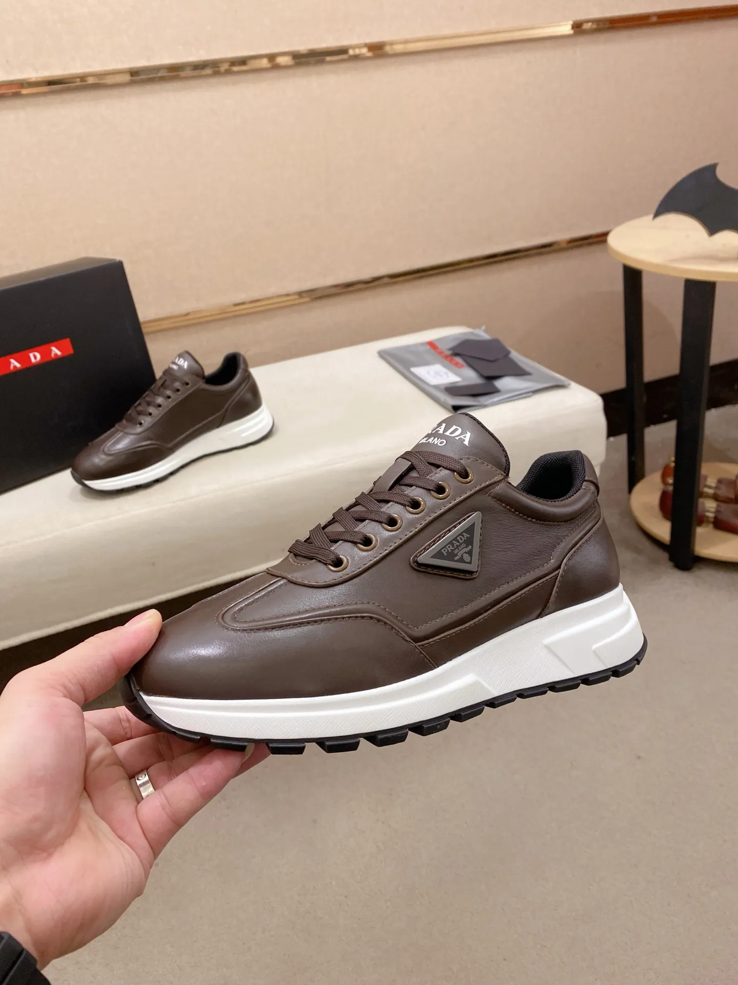 Factory price 600💰 ✔️✔️✔️High version High-quality new PRADA counters are on the market at the same time. The new men's shoes and 😘fabrics are selected from first-layer cowhide and are made by pure handicrafts. Lining: Full cowhide lining. 👍🏿 High-end ☄️ air-cushion molded anti-slip rubber outsole, exquisite lines, simple and elegant, comfortable and high-end for leisure travel. Code number: 38 to 45